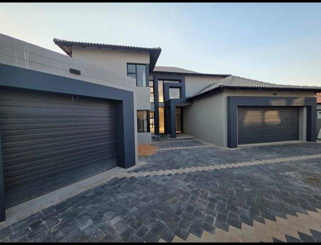 5 BEDROOM HOUSE FOR SALE IN SAVANNAH COUNTRY ESTATE